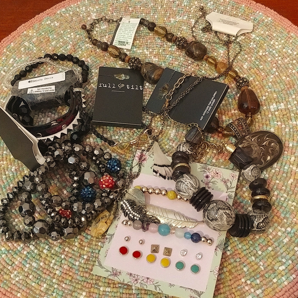 Necklace and Bracelet Jewelry Bundle